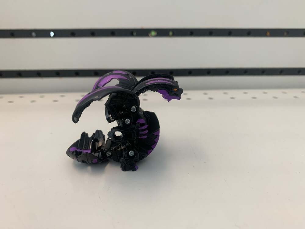 Bakugan Battle Brawlers Darkus Dragonoid B400G Collectible Action Figure